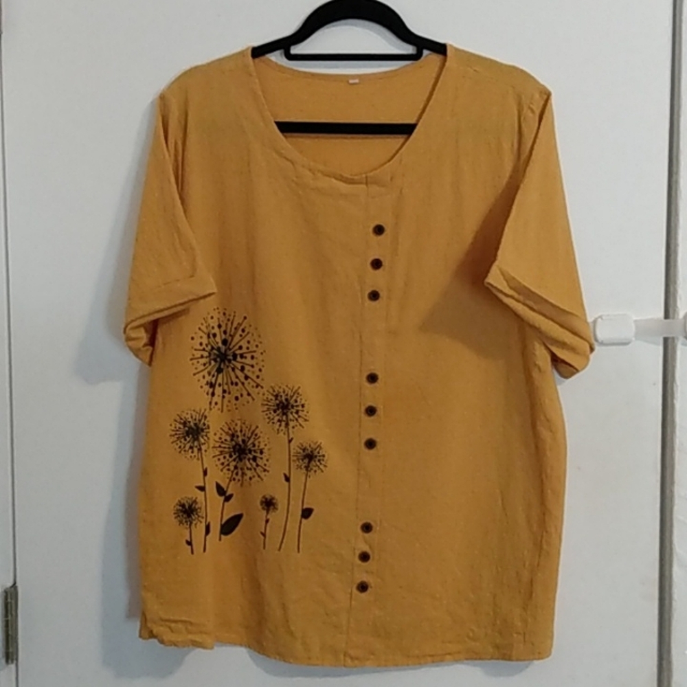 Women's Unbranded Size 1XL Yellow and Black Floral T-shirt
